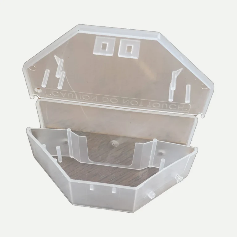 Recipient blanc realise par Plazur Industries