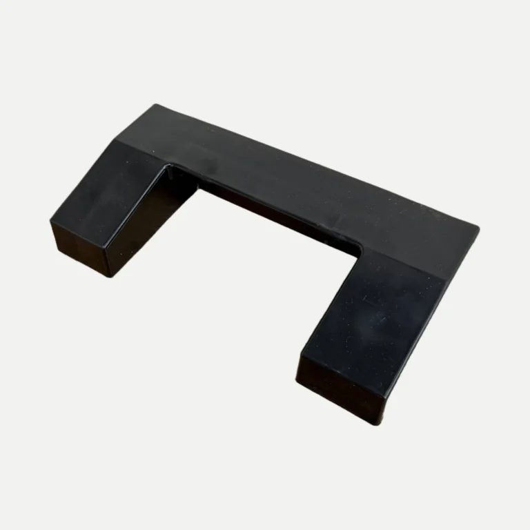 Support noir realise par Plazur Industries